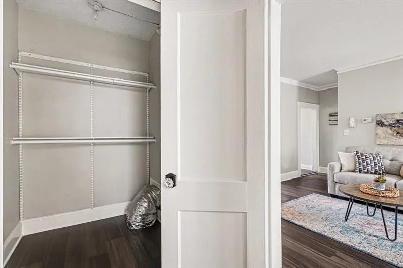 Closet & Laundry Room