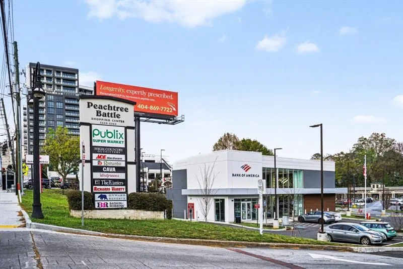 Walkable Access To Grocery Stores, Coffee Shops, Restaurants, Shopping, & More!