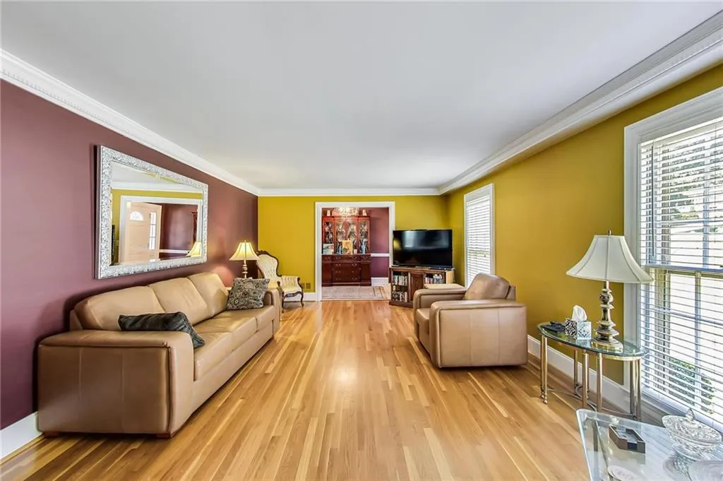 635 Spalding Drive, Sandy Springs, Georgia 30328, 5 Bedrooms Bedrooms, ,3 BathroomsBathrooms,Residential,Sold,635 Spalding Drive,7071352