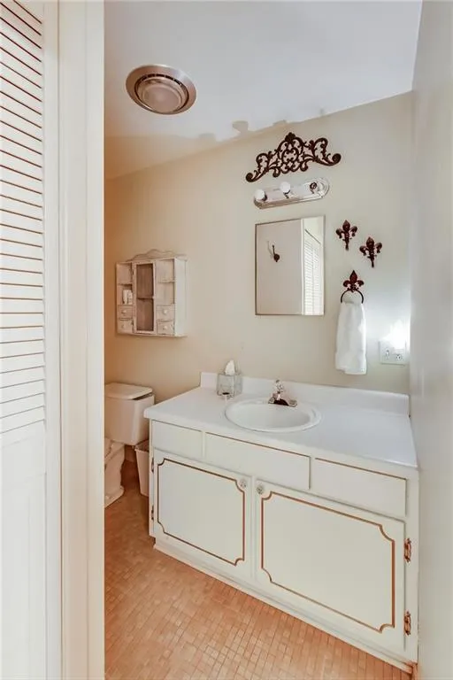 635 Spalding Drive, Sandy Springs, Georgia 30328, 5 Bedrooms Bedrooms, ,3 BathroomsBathrooms,Residential,Sold,635 Spalding Drive,7071352