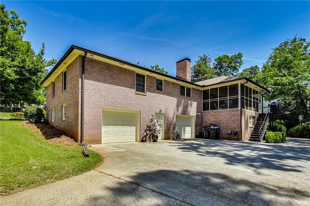 635 Spalding Drive, Sandy Springs, Georgia 30328, 5 Bedrooms Bedrooms, ,3 BathroomsBathrooms,Residential,Sold,635 Spalding Drive,7071352