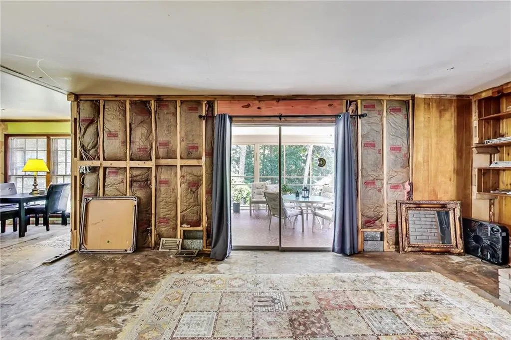 635 Spalding Drive, Sandy Springs, Georgia 30328, 5 Bedrooms Bedrooms, ,3 BathroomsBathrooms,Residential,Sold,635 Spalding Drive,7071352