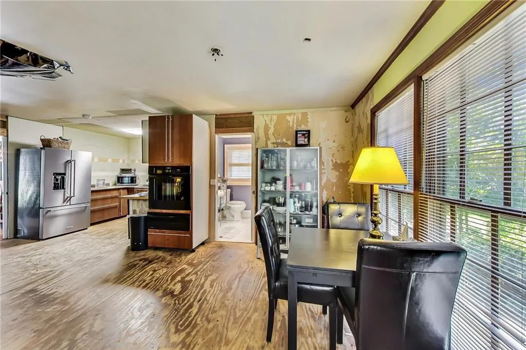 635 Spalding Drive, Sandy Springs, Georgia 30328, 5 Bedrooms Bedrooms, ,3 BathroomsBathrooms,Residential,Sold,635 Spalding Drive,7071352