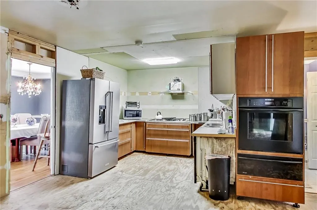 635 Spalding Drive, Sandy Springs, Georgia 30328, 5 Bedrooms Bedrooms, ,3 BathroomsBathrooms,Residential,Sold,635 Spalding Drive,7071352