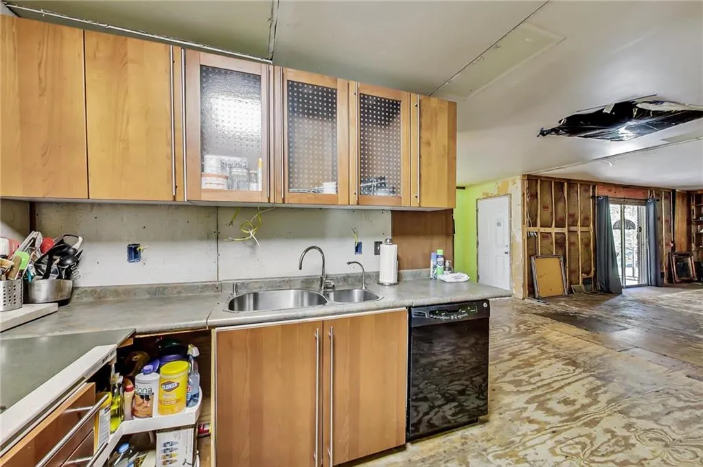 635 Spalding Drive, Sandy Springs, Georgia 30328, 5 Bedrooms Bedrooms, ,3 BathroomsBathrooms,Residential,Sold,635 Spalding Drive,7071352