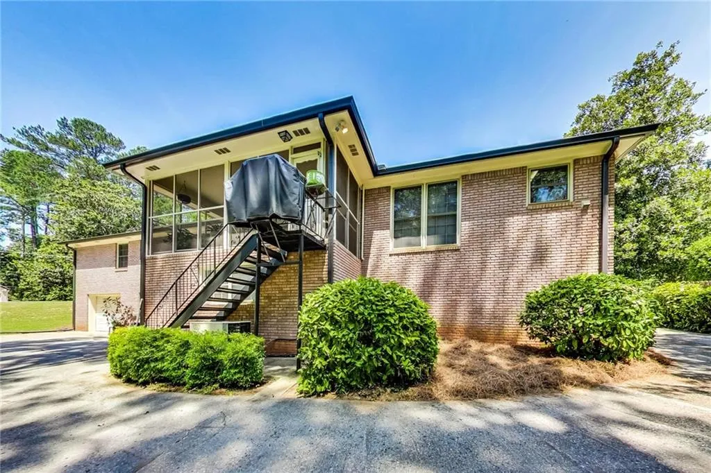 635 Spalding Drive, Sandy Springs, Georgia 30328, 5 Bedrooms Bedrooms, ,3 BathroomsBathrooms,Residential,Sold,635 Spalding Drive,7071352