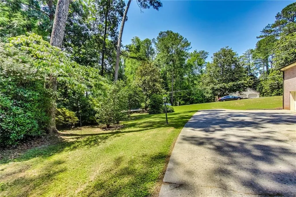 635 Spalding Drive, Sandy Springs, Georgia 30328, 5 Bedrooms Bedrooms, ,3 BathroomsBathrooms,Residential,Sold,635 Spalding Drive,7071352