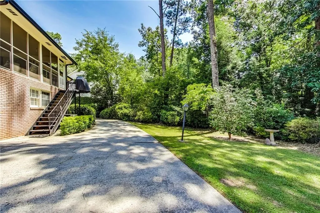 635 Spalding Drive, Sandy Springs, Georgia 30328, 5 Bedrooms Bedrooms, ,3 BathroomsBathrooms,Residential,Sold,635 Spalding Drive,7071352