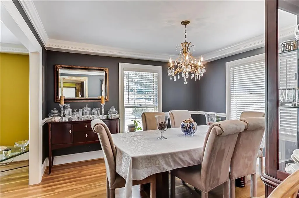 635 Spalding Drive, Sandy Springs, Georgia 30328, 5 Bedrooms Bedrooms, ,3 BathroomsBathrooms,Residential,Sold,635 Spalding Drive,7071352