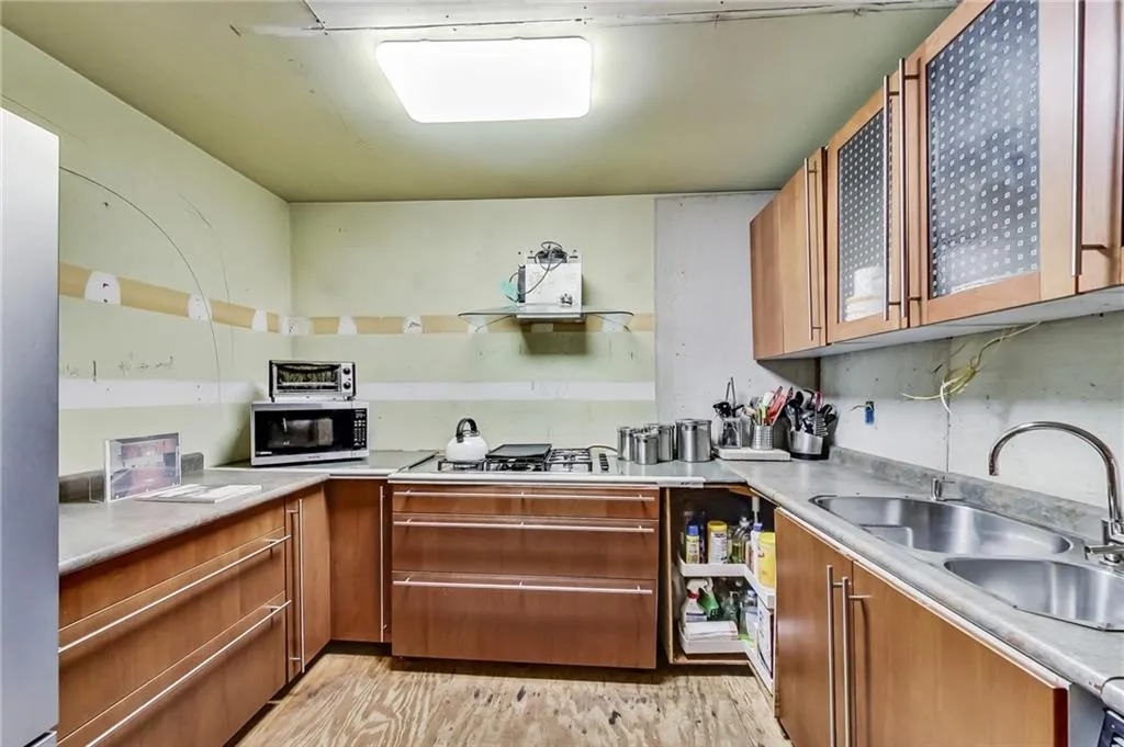 635 Spalding Drive, Sandy Springs, Georgia 30328, 5 Bedrooms Bedrooms, ,3 BathroomsBathrooms,Residential,Sold,635 Spalding Drive,7071352