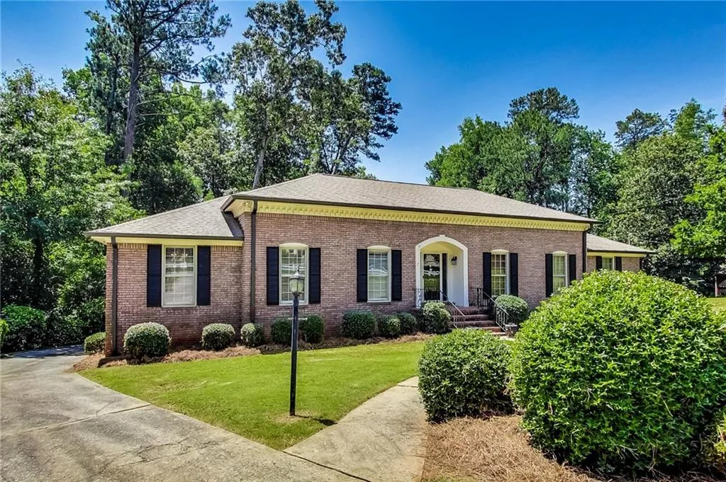 635 Spalding Drive, Sandy Springs, Georgia 30328, 5 Bedrooms Bedrooms, ,3 BathroomsBathrooms,Residential,Sold,635 Spalding Drive,7071352