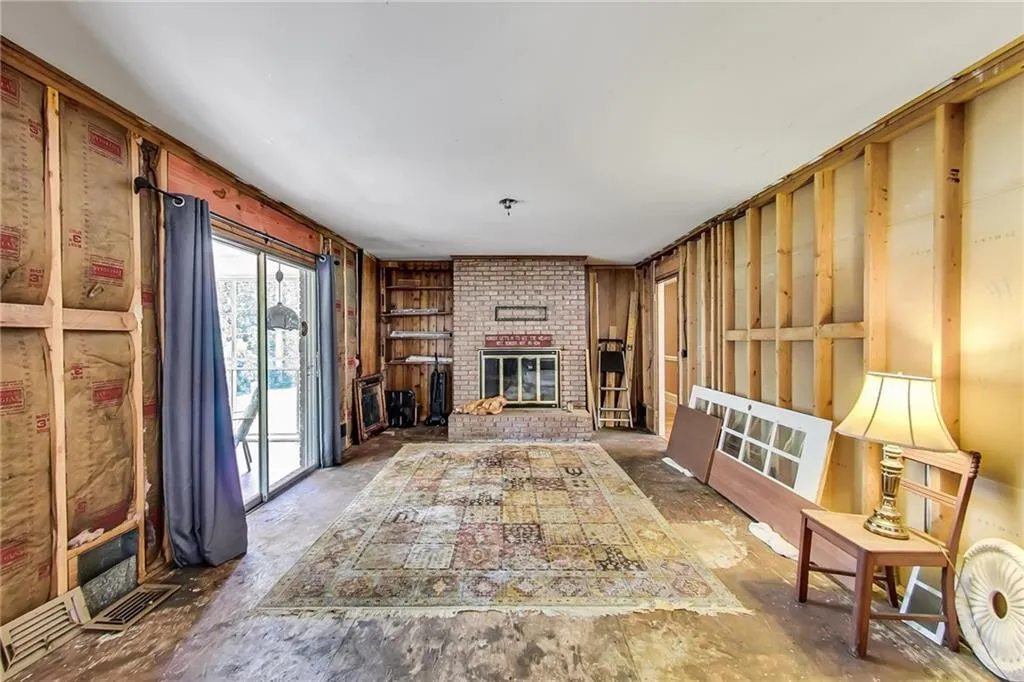 635 Spalding Drive, Sandy Springs, Georgia 30328, 5 Bedrooms Bedrooms, ,3 BathroomsBathrooms,Residential,Sold,635 Spalding Drive,7071352