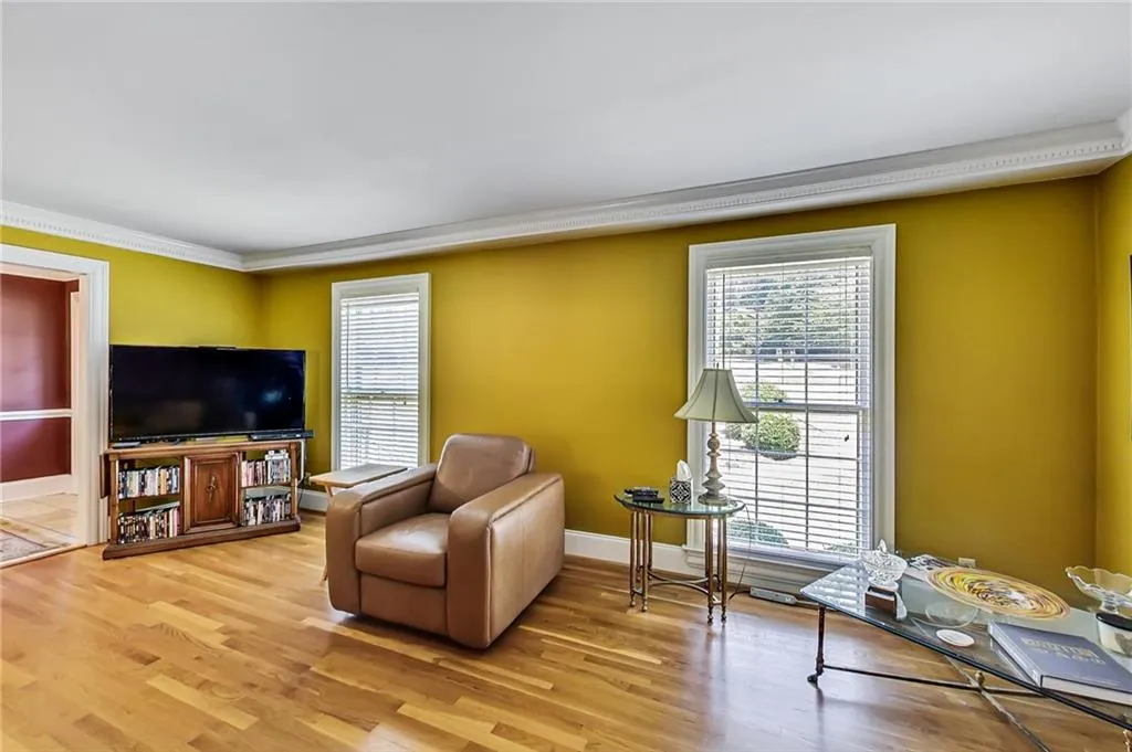 635 Spalding Drive, Sandy Springs, Georgia 30328, 5 Bedrooms Bedrooms, ,3 BathroomsBathrooms,Residential,Sold,635 Spalding Drive,7071352