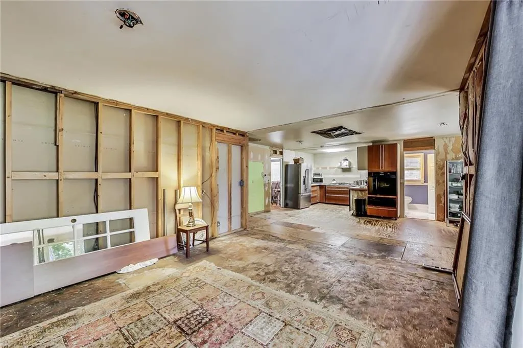 635 Spalding Drive, Sandy Springs, Georgia 30328, 5 Bedrooms Bedrooms, ,3 BathroomsBathrooms,Residential,Sold,635 Spalding Drive,7071352