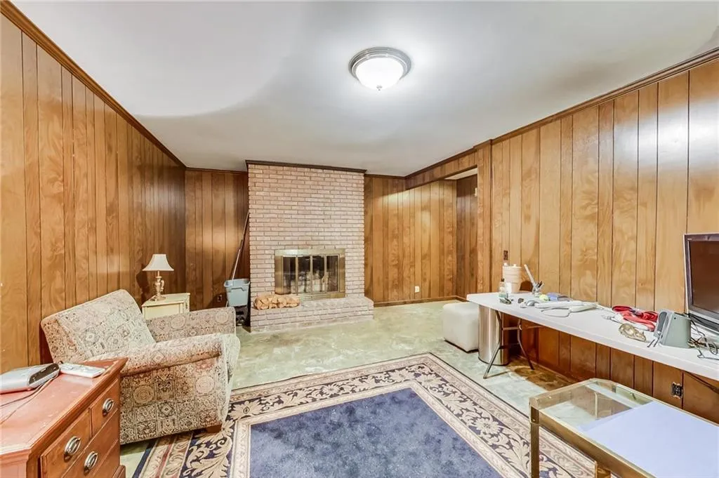 635 Spalding Drive, Sandy Springs, Georgia 30328, 5 Bedrooms Bedrooms, ,3 BathroomsBathrooms,Residential,Sold,635 Spalding Drive,7071352