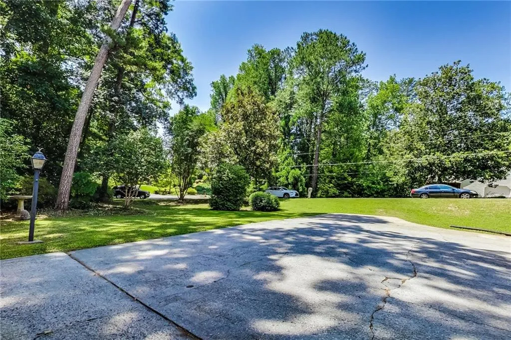 635 Spalding Drive, Sandy Springs, Georgia 30328, 5 Bedrooms Bedrooms, ,3 BathroomsBathrooms,Residential,Sold,635 Spalding Drive,7071352