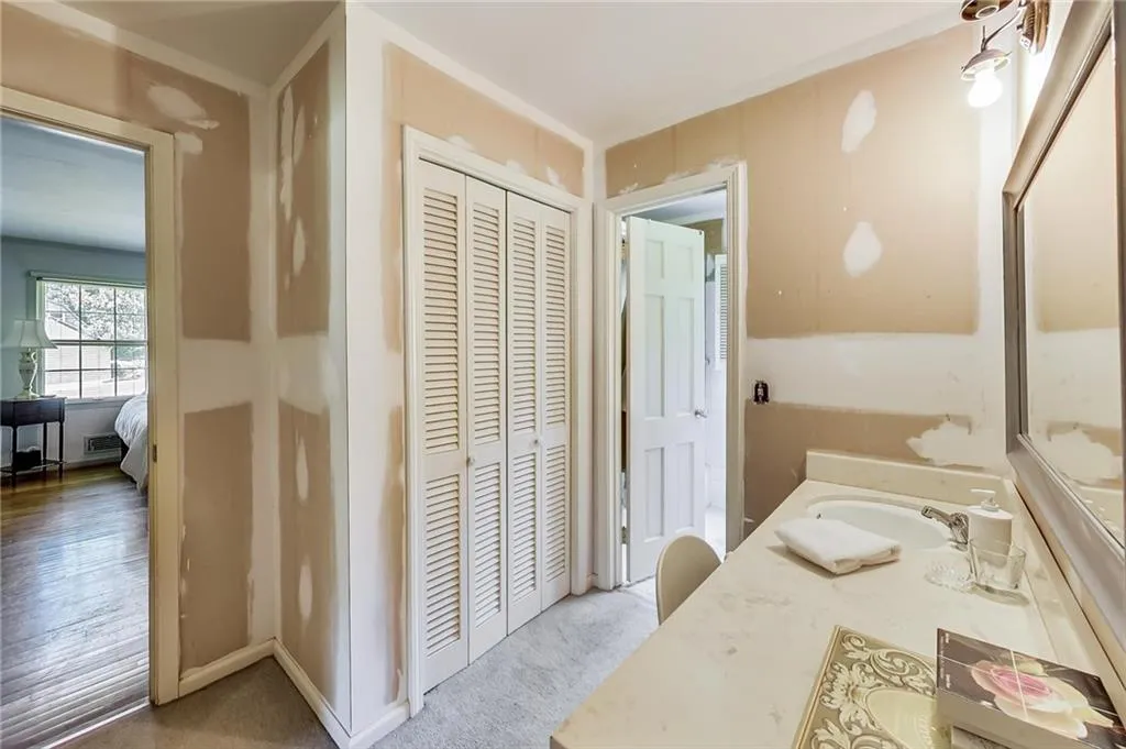 635 Spalding Drive, Sandy Springs, Georgia 30328, 5 Bedrooms Bedrooms, ,3 BathroomsBathrooms,Residential,Sold,635 Spalding Drive,7071352