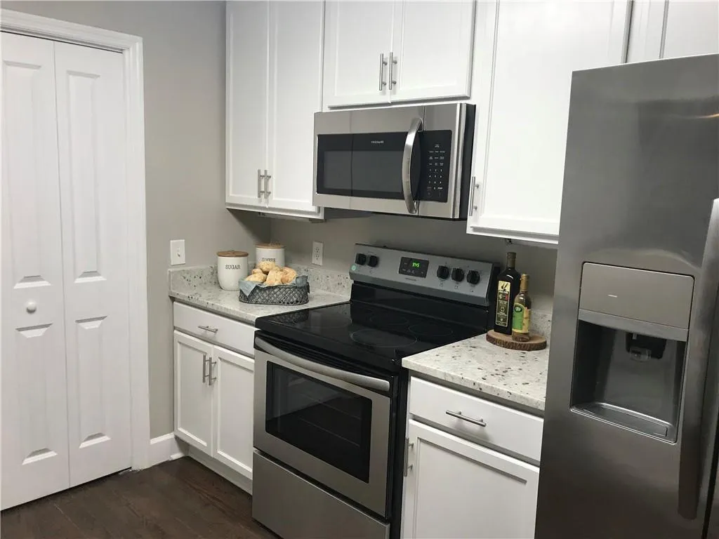 1000 Camden Court Nw, Sandy Springs, Georgia 30327, 2 Bedrooms Bedrooms, ,2 BathroomsBathrooms,Residential,Sold,1000 Camden Court Nw,6508583