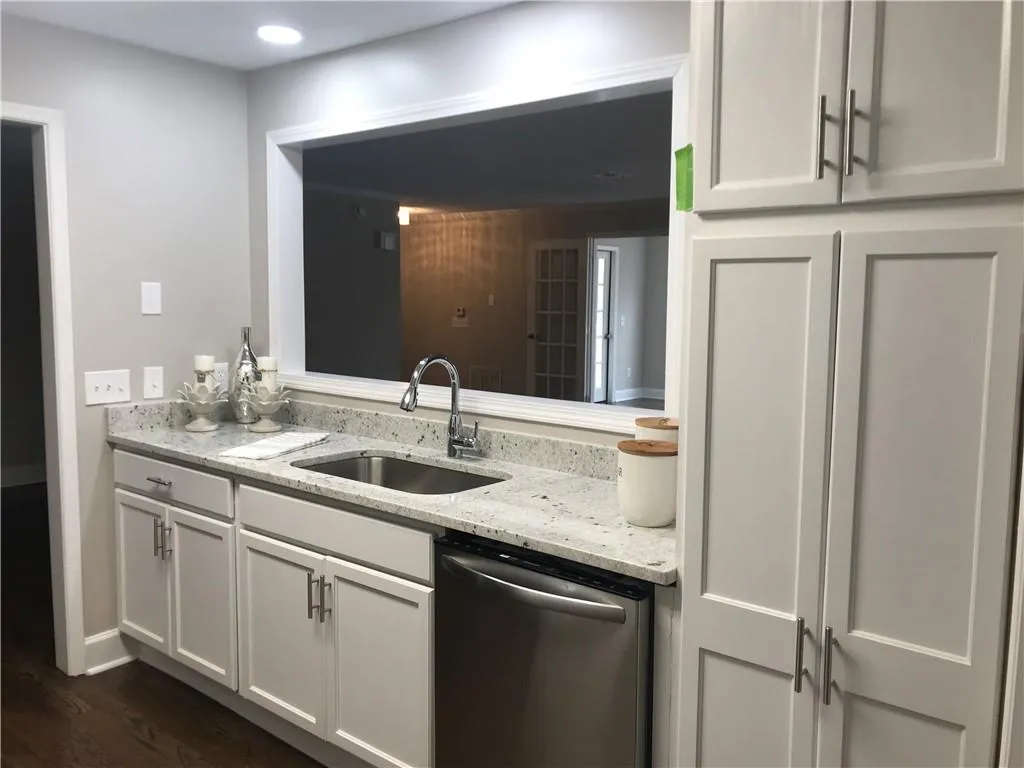 1000 Camden Court Nw, Sandy Springs, Georgia 30327, 2 Bedrooms Bedrooms, ,2 BathroomsBathrooms,Residential,Sold,1000 Camden Court Nw,6508583