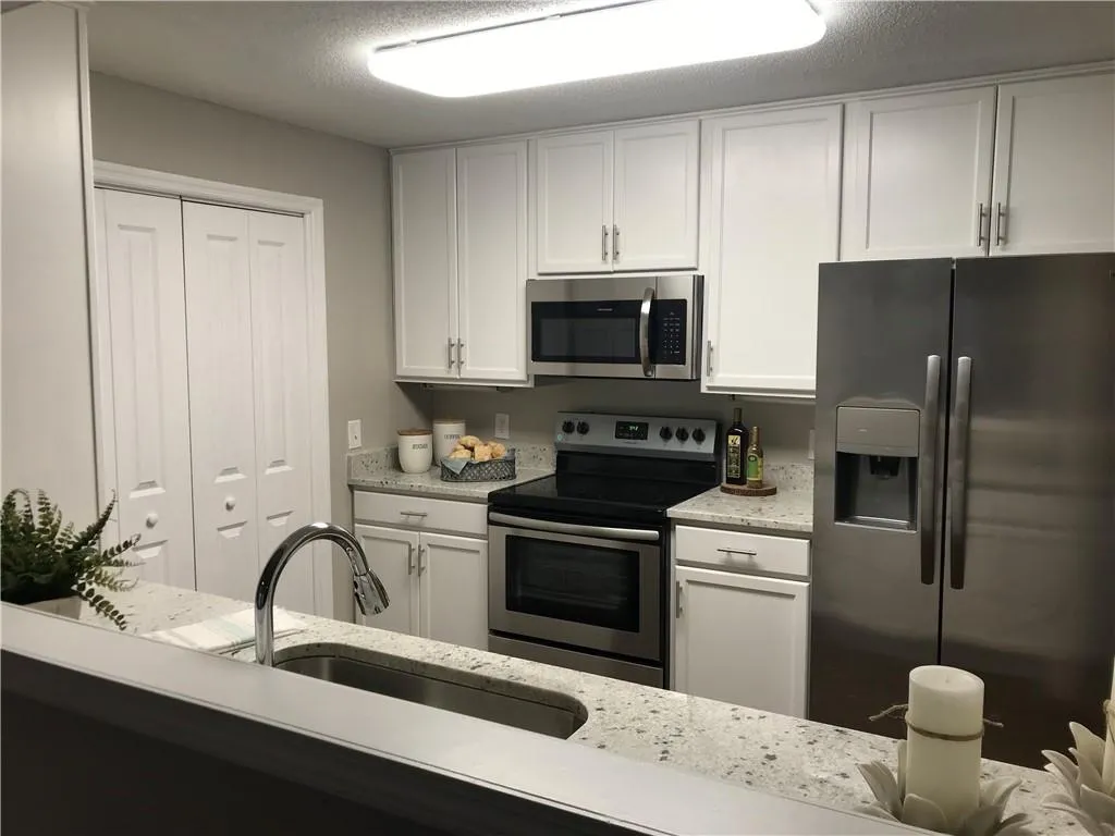 1000 Camden Court Nw, Sandy Springs, Georgia 30327, 2 Bedrooms Bedrooms, ,2 BathroomsBathrooms,Residential,Sold,1000 Camden Court Nw,6508583