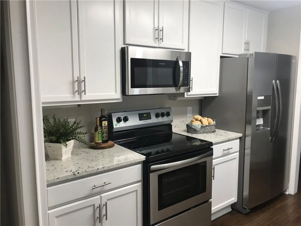 1000 Camden Court Nw, Sandy Springs, Georgia 30327, 2 Bedrooms Bedrooms, ,2 BathroomsBathrooms,Residential,Sold,1000 Camden Court Nw,6508583