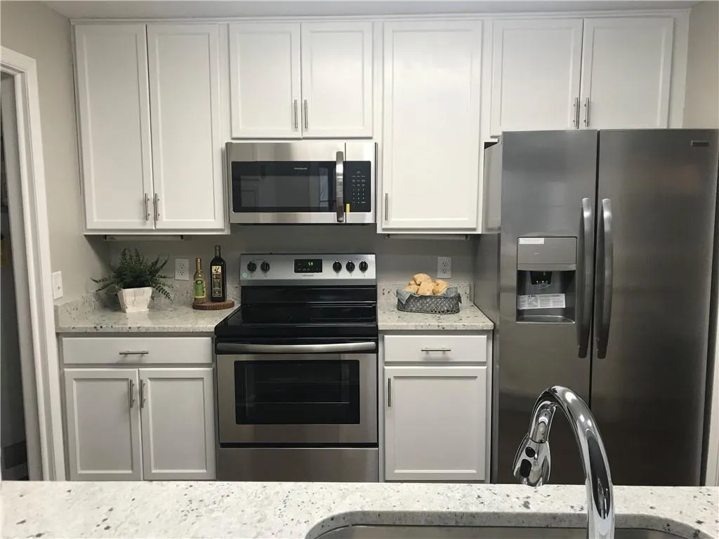 1000 Camden Court Nw, Sandy Springs, Georgia 30327, 2 Bedrooms Bedrooms, ,2 BathroomsBathrooms,Residential,Sold,1000 Camden Court Nw,6508583