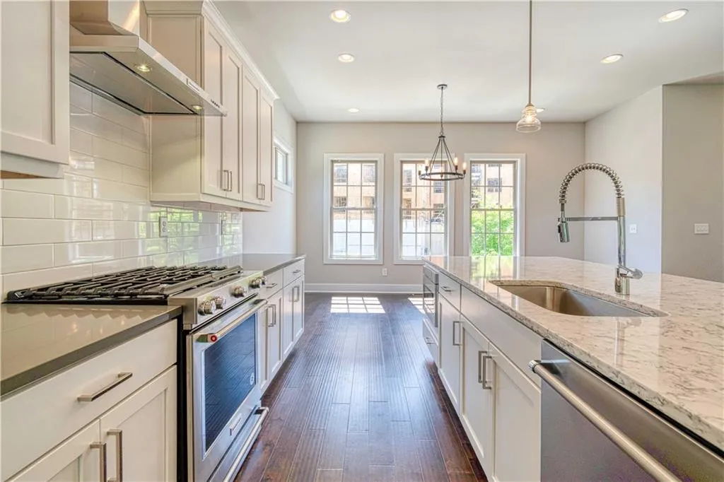 6079 Boylston Drive Ne Unit 10, Sandy Springs, Georgia 30328, 3 Bedrooms Bedrooms, ,3 BathroomsBathrooms,Residential,Sold,6079 Boylston Drive Ne Unit 10,6558901