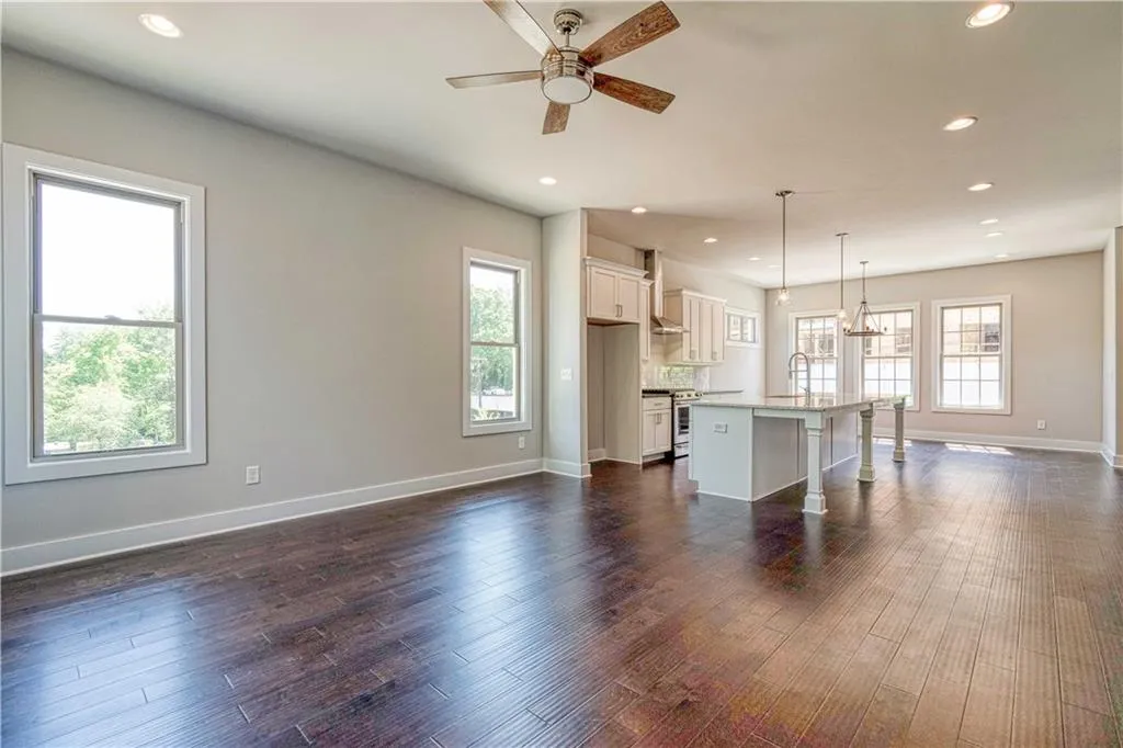 6079 Boylston Drive Ne Unit 10, Sandy Springs, Georgia 30328, 3 Bedrooms Bedrooms, ,3 BathroomsBathrooms,Residential,Sold,6079 Boylston Drive Ne Unit 10,6558901