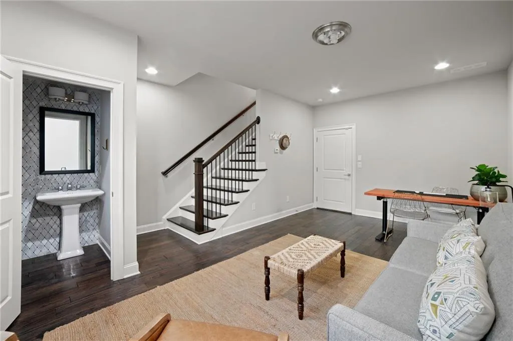 4105 Township Parkway, Atlanta, Georgia 30342, 2 Bedrooms Bedrooms, ,2 BathroomsBathrooms,Residential,Sold,4105 Township Parkway,6766823
