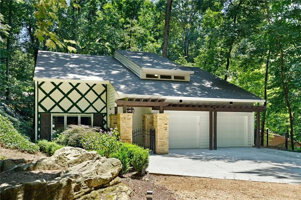 7173 Riverside Drive, Atlanta, Georgia 30328, 4 Bedrooms Bedrooms, ,2 BathroomsBathrooms,Residential,Sold,7173 Riverside Drive,7067984