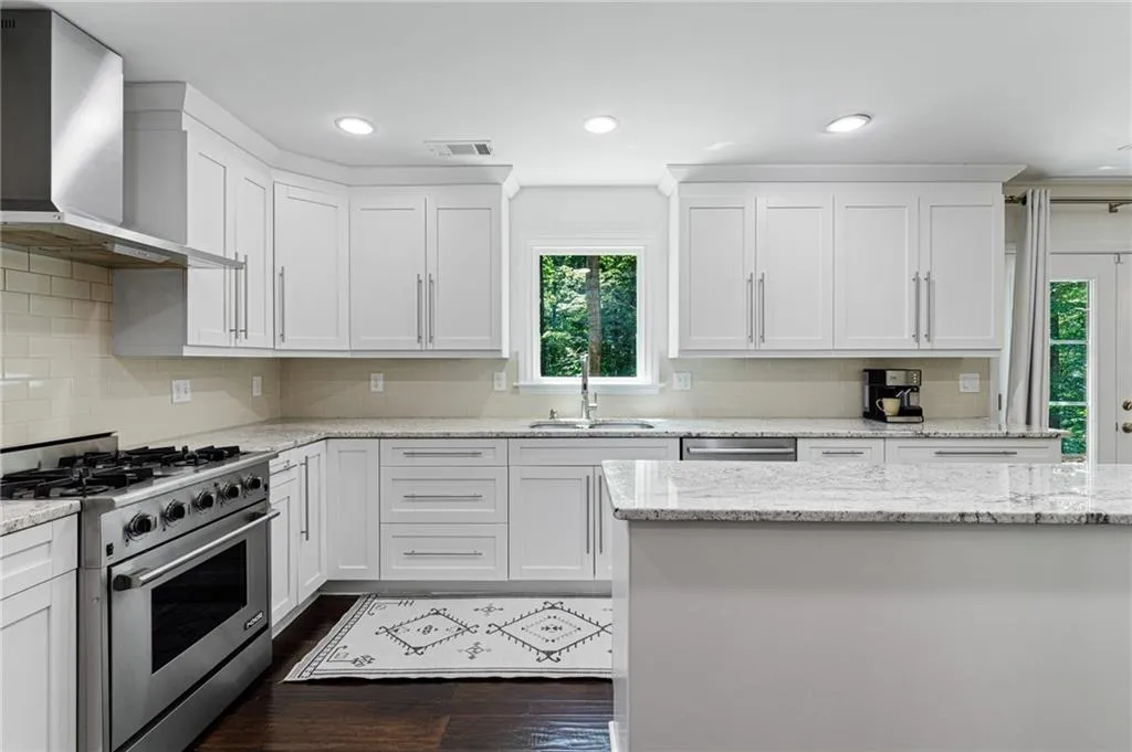 7173 Riverside Drive, Atlanta, Georgia 30328, 4 Bedrooms Bedrooms, ,2 BathroomsBathrooms,Residential,Sold,7173 Riverside Drive,7067984