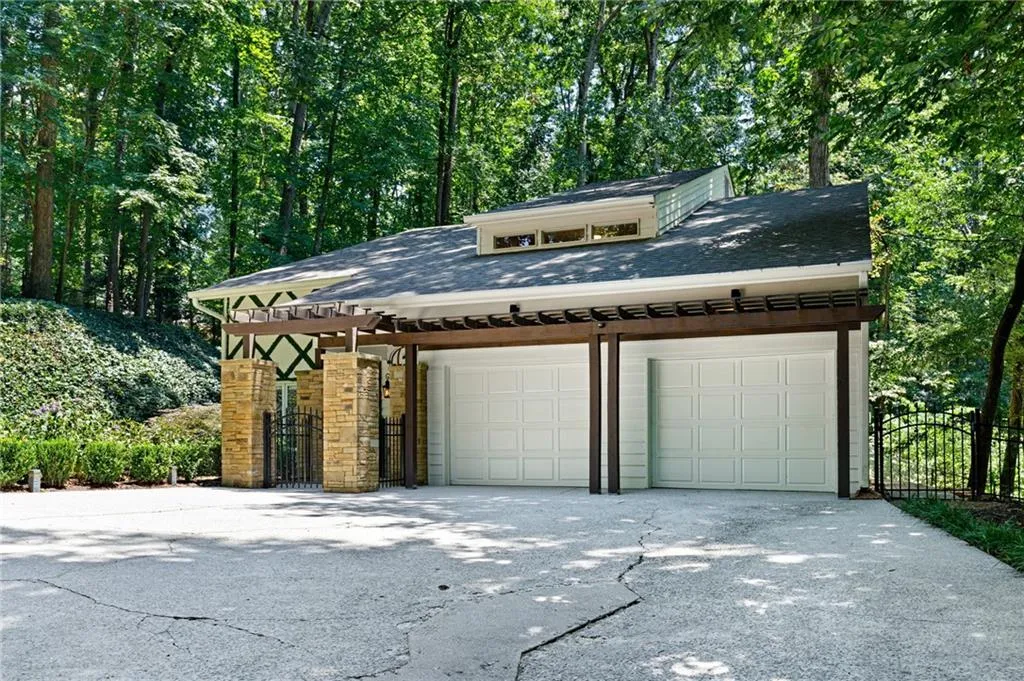 7173 Riverside Drive, Atlanta, Georgia 30328, 4 Bedrooms Bedrooms, ,2 BathroomsBathrooms,Residential,Sold,7173 Riverside Drive,7067984