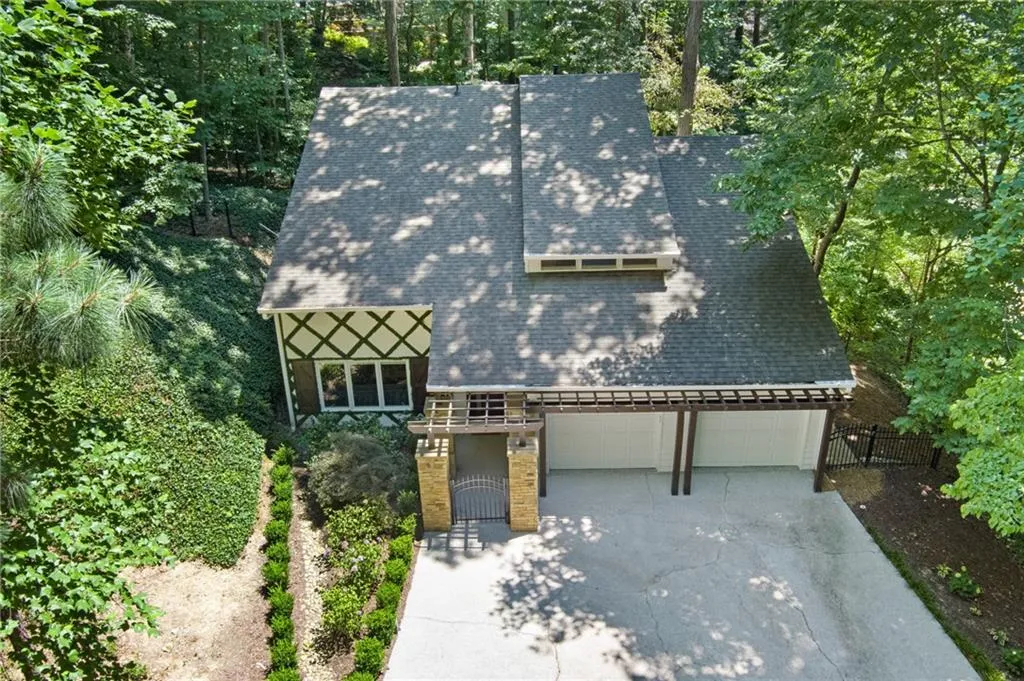 7173 Riverside Drive, Atlanta, Georgia 30328, 4 Bedrooms Bedrooms, ,2 BathroomsBathrooms,Residential,Sold,7173 Riverside Drive,7067984
