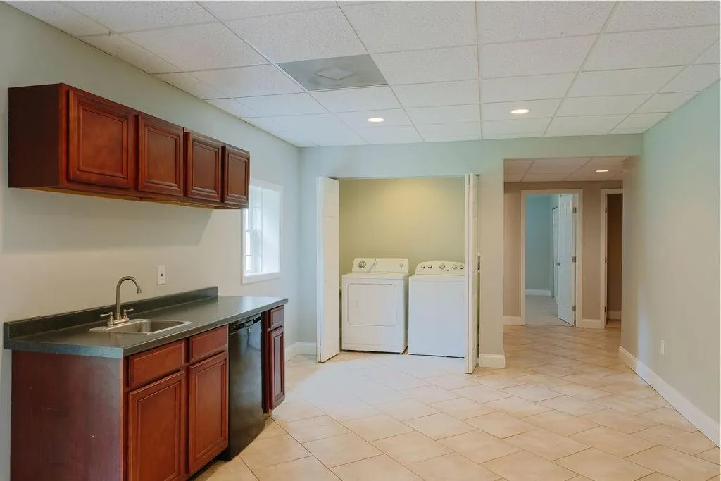 455 Hammond Drive Ne, Sandy Springs, Georgia 30328, 4 Bedrooms Bedrooms, ,3 BathroomsBathrooms,Residential,Sold,455 Hammond Drive Ne,6581224