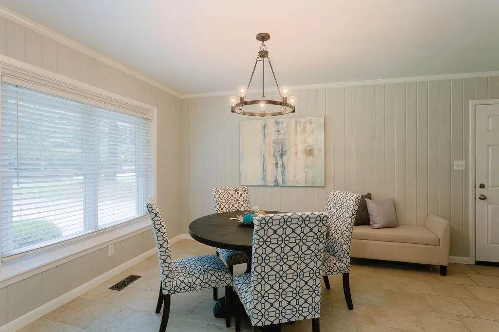 455 Hammond Drive Ne, Sandy Springs, Georgia 30328, 4 Bedrooms Bedrooms, ,3 BathroomsBathrooms,Residential,Sold,455 Hammond Drive Ne,6581224