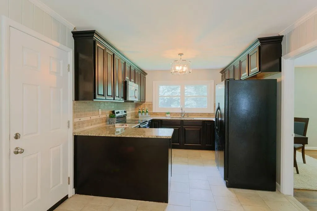 455 Hammond Drive Ne, Sandy Springs, Georgia 30328, 4 Bedrooms Bedrooms, ,3 BathroomsBathrooms,Residential,Sold,455 Hammond Drive Ne,6581224