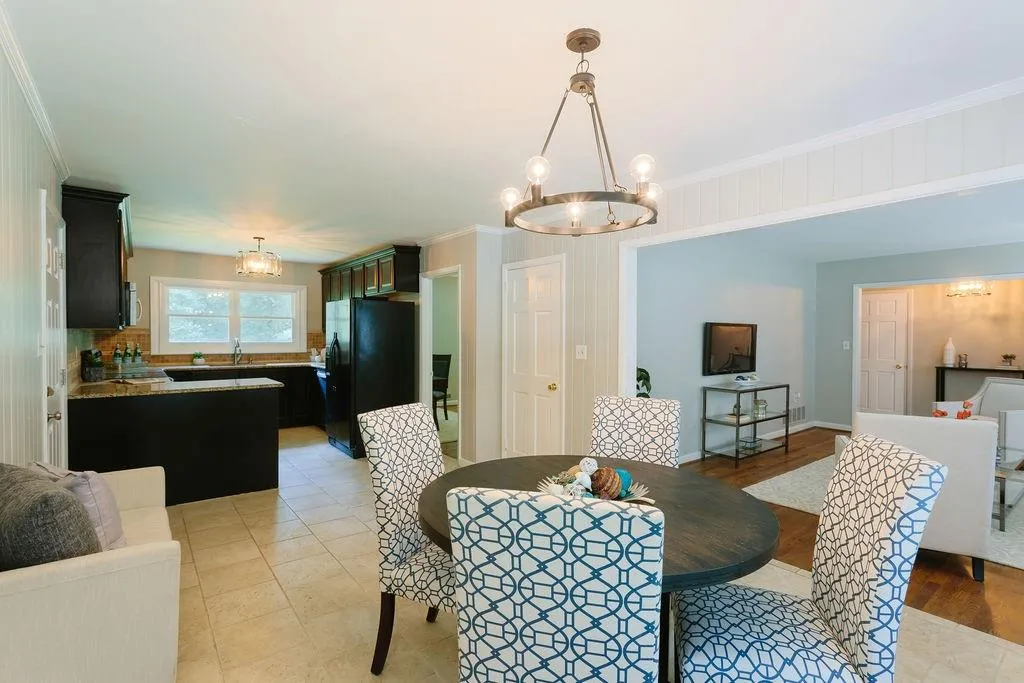 455 Hammond Drive Ne, Sandy Springs, Georgia 30328, 4 Bedrooms Bedrooms, ,3 BathroomsBathrooms,Residential,Sold,455 Hammond Drive Ne,6581224