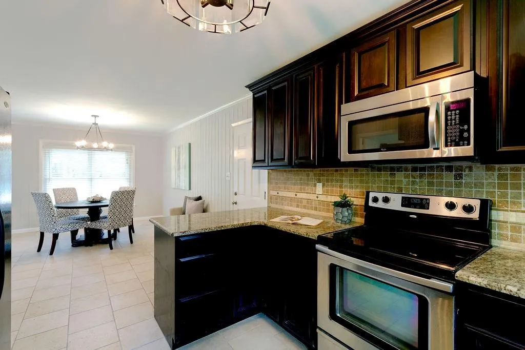 455 Hammond Drive Ne, Sandy Springs, Georgia 30328, 4 Bedrooms Bedrooms, ,3 BathroomsBathrooms,Residential,Sold,455 Hammond Drive Ne,6581224