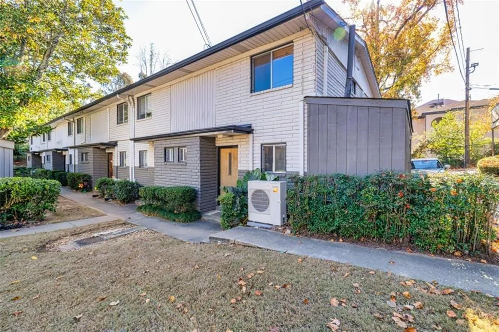 3501 Roswell Road, Atlanta, Georgia 30305, 2 Bedrooms Bedrooms, ,1 BathroomBathrooms,Residential,For Sale,3501 Roswell Road,7683495