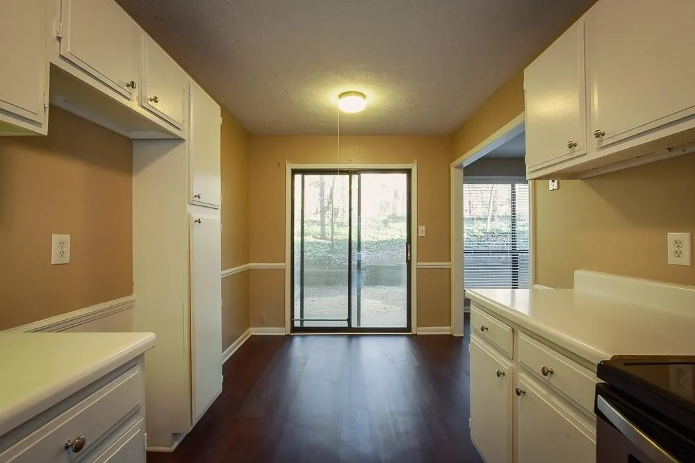 8740 Roswell Road Unit 6b, Atlanta, Georgia 30350, 2 Bedrooms Bedrooms, ,2 BathroomsBathrooms,Residential,Sold,8740 Roswell Road Unit 6b,5974241
