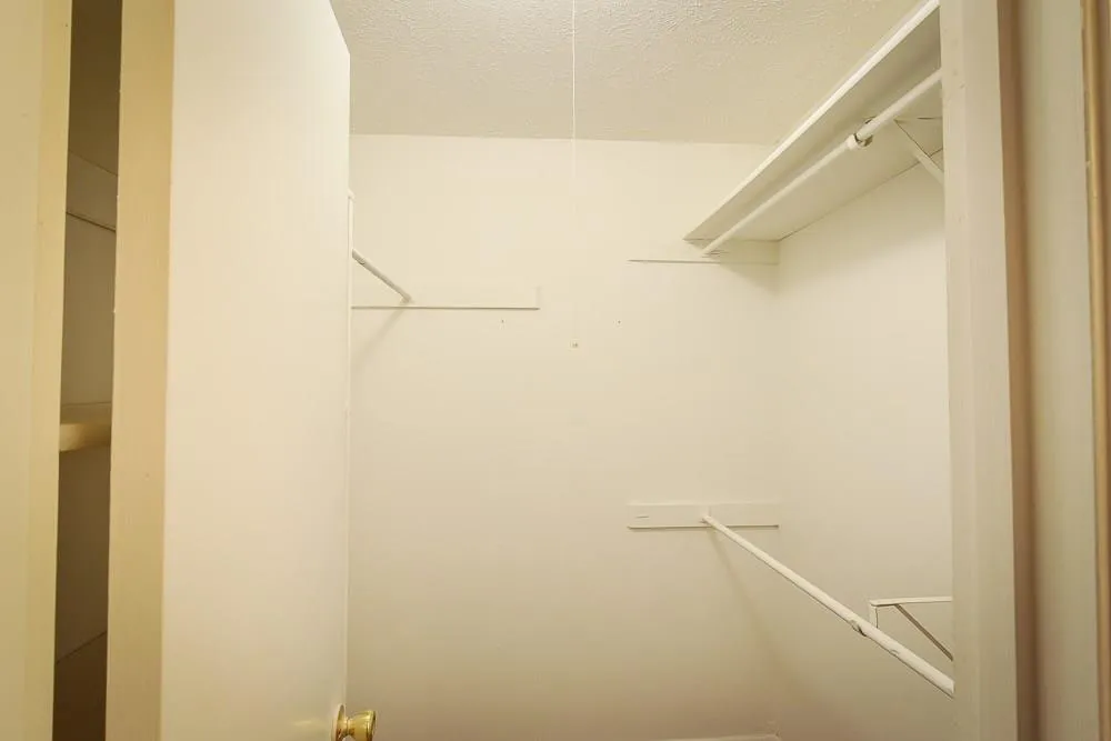 8740 Roswell Road Unit 6b, Atlanta, Georgia 30350, 2 Bedrooms Bedrooms, ,2 BathroomsBathrooms,Residential,Sold,8740 Roswell Road Unit 6b,5974241