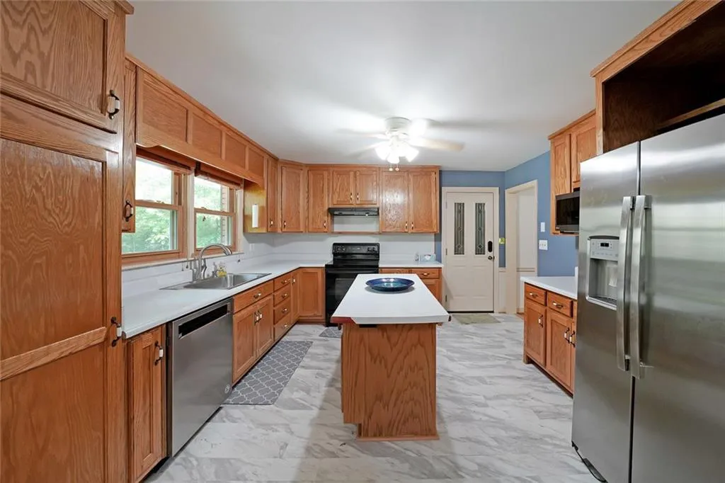 6835 Castleton Drive, Sandy Springs, Georgia 30328, 4 Bedrooms Bedrooms, ,3 BathroomsBathrooms,Residential,Sold,6835 Castleton Drive,7570916