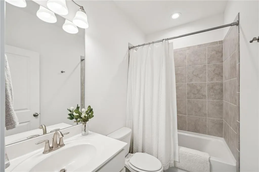 6774 Encore Boulevard, Sandy Springs, Georgia 30328, 3 Bedrooms Bedrooms, ,3 BathroomsBathrooms,Residential,Sold,6774 Encore Boulevard,7451637