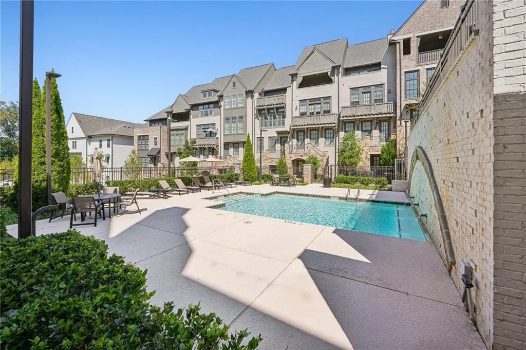 6774 Encore Boulevard, Sandy Springs, Georgia 30328, 3 Bedrooms Bedrooms, ,3 BathroomsBathrooms,Residential,Sold,6774 Encore Boulevard,7451637