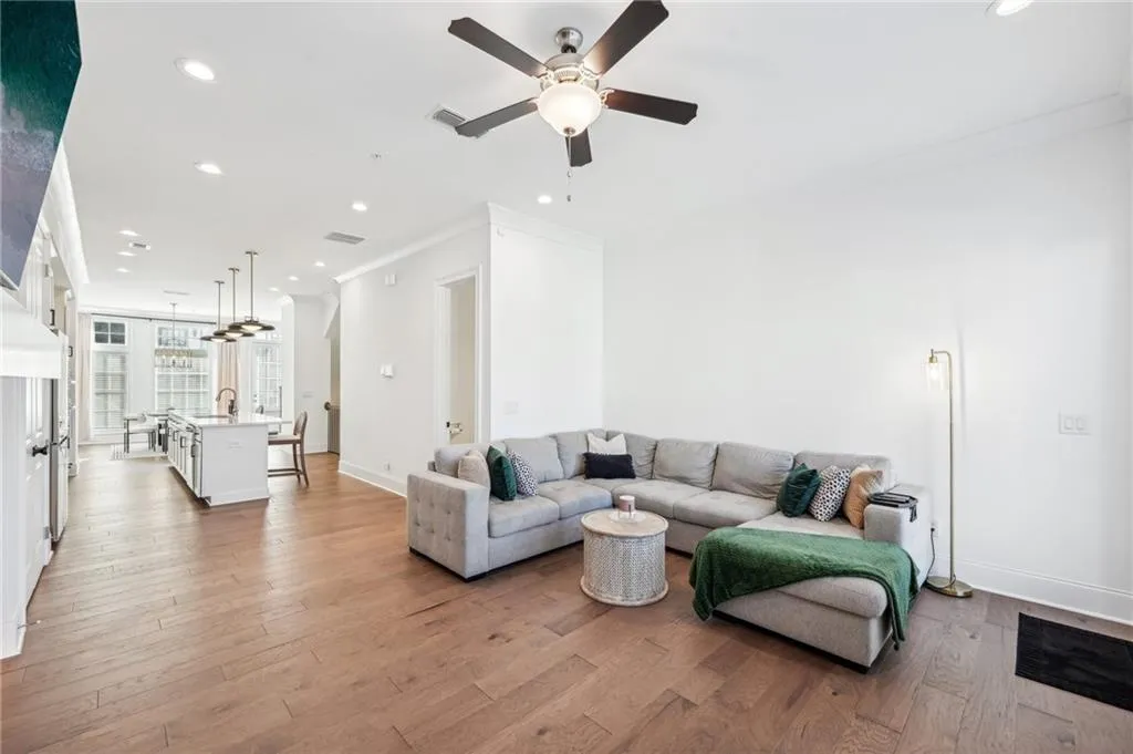 6774 Encore Boulevard, Sandy Springs, Georgia 30328, 3 Bedrooms Bedrooms, ,3 BathroomsBathrooms,Residential,Sold,6774 Encore Boulevard,7451637