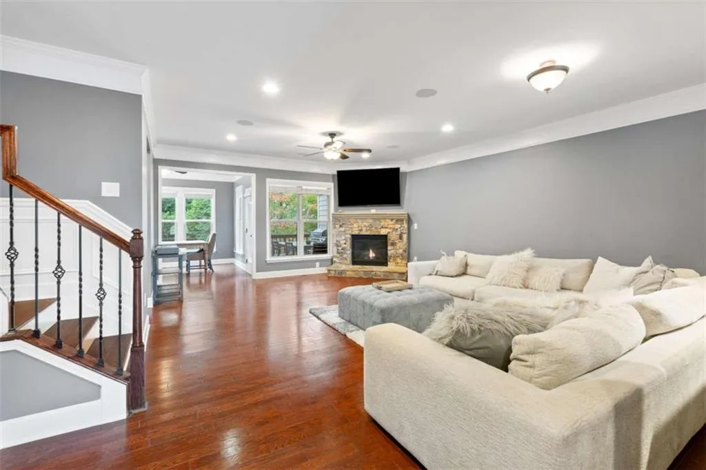995 Sibley Lane, Atlanta, Georgia 30324, 4 Bedrooms Bedrooms, ,3 BathroomsBathrooms,Residential,For Sale,995 Sibley Lane,7622581