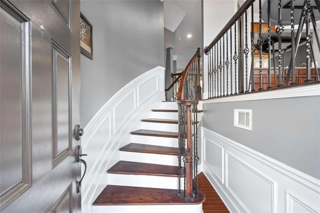 995 Sibley Lane, Atlanta, Georgia 30324, 4 Bedrooms Bedrooms, ,3 BathroomsBathrooms,Residential,For Sale,995 Sibley Lane,7622581