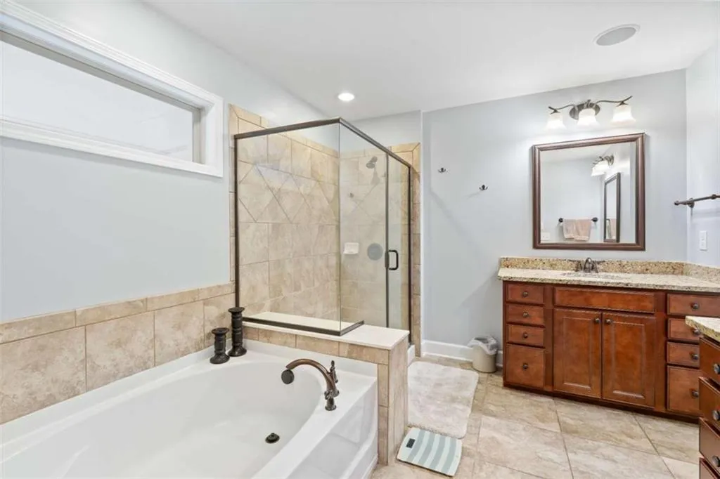 995 Sibley Lane, Atlanta, Georgia 30324, 4 Bedrooms Bedrooms, ,3 BathroomsBathrooms,Residential,For Sale,995 Sibley Lane,7622581