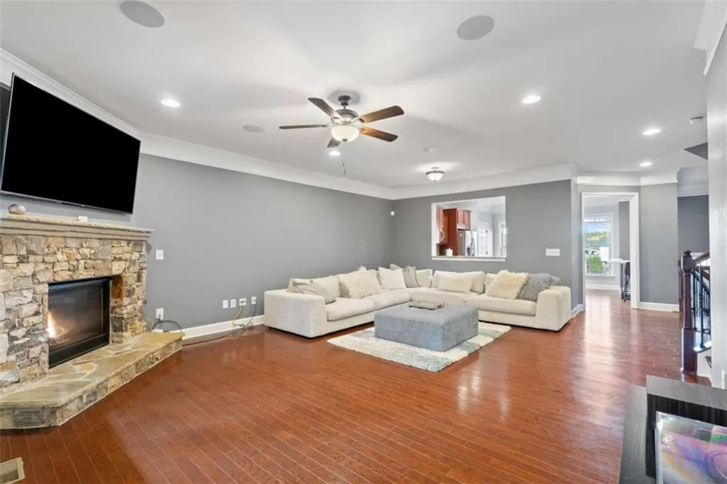 995 Sibley Lane, Atlanta, Georgia 30324, 4 Bedrooms Bedrooms, ,3 BathroomsBathrooms,Residential,For Sale,995 Sibley Lane,7622581