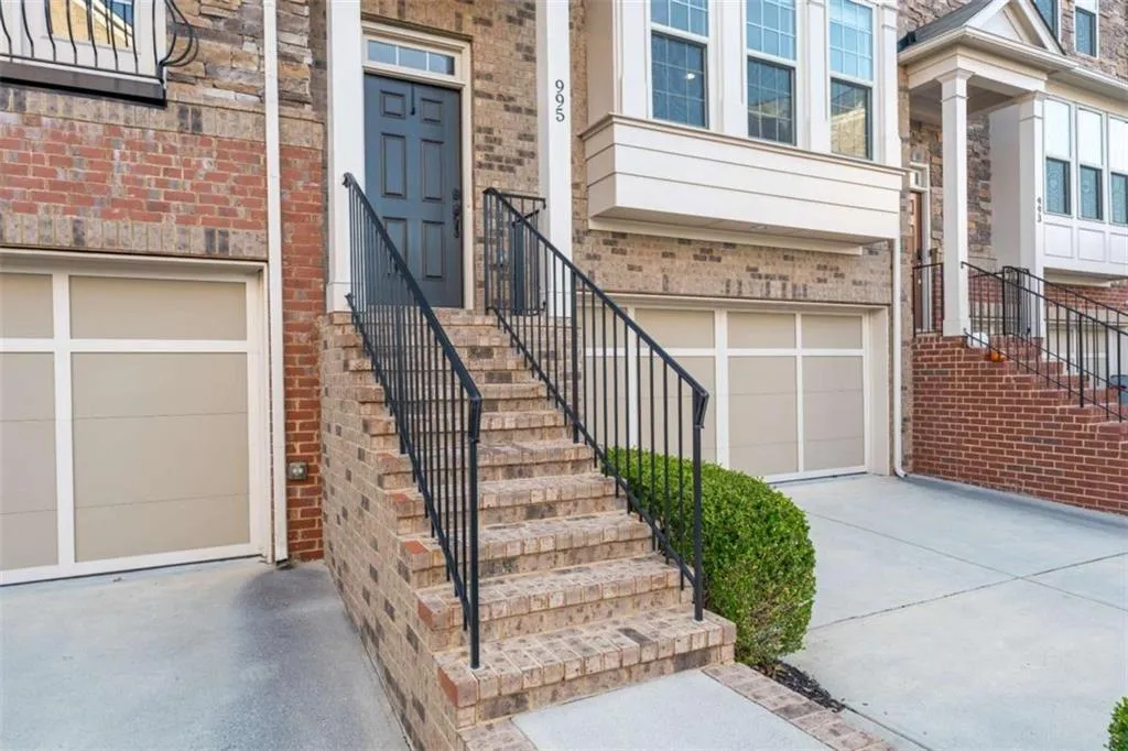 995 Sibley Lane, Atlanta, Georgia 30324, 4 Bedrooms Bedrooms, ,3 BathroomsBathrooms,Residential,For Sale,995 Sibley Lane,7622581